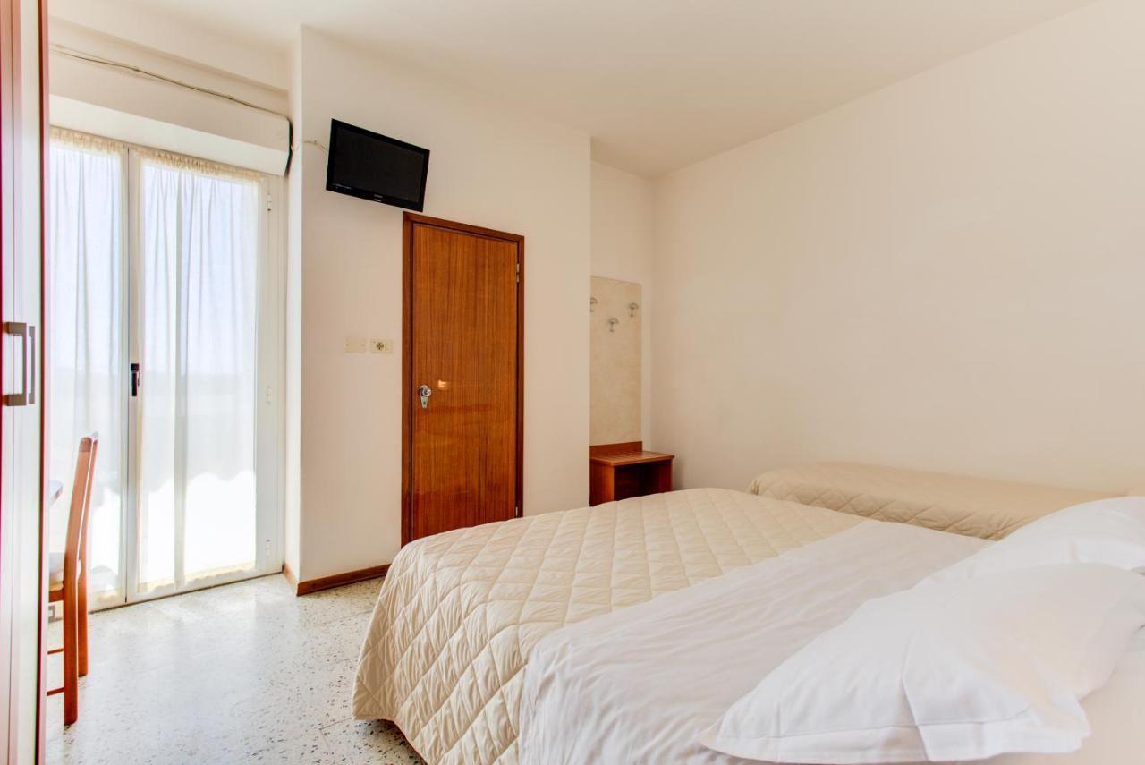 Hotel Astoria Misano Adriatico Exterior photo