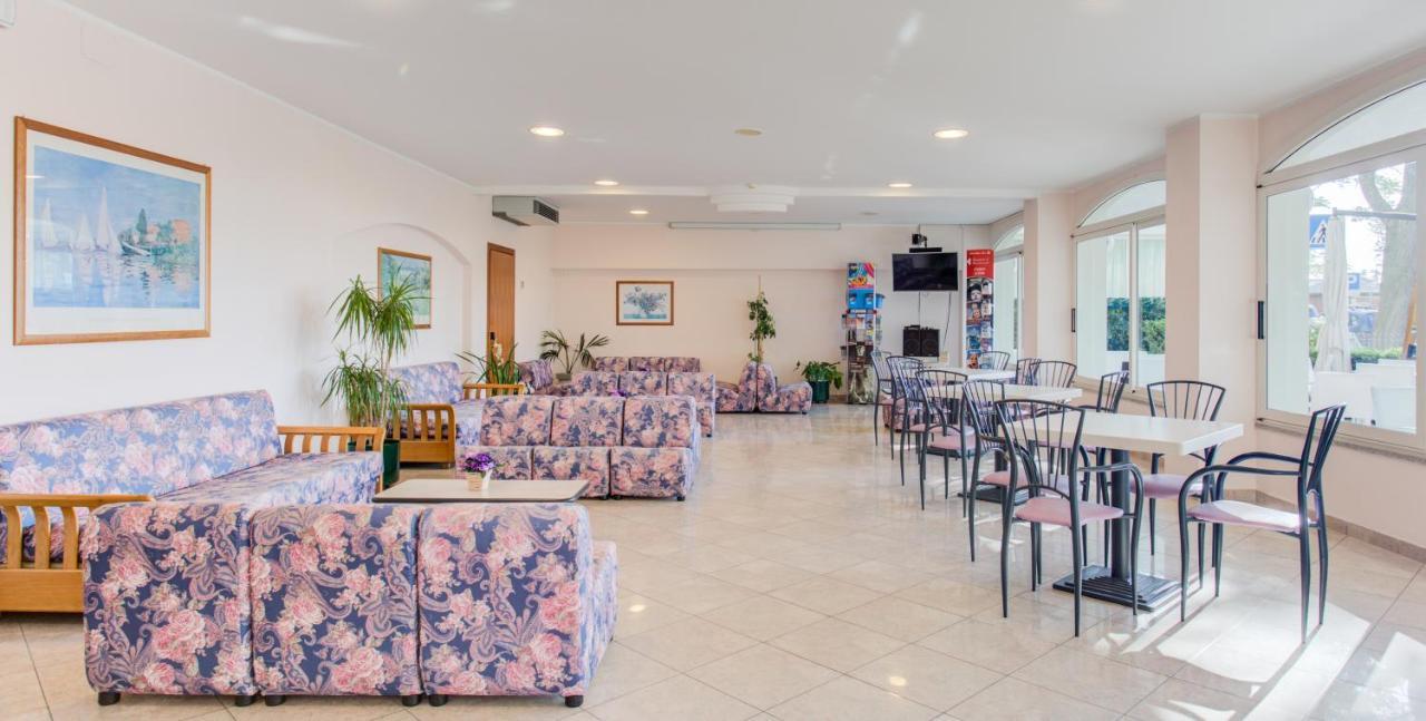 Hotel Astoria Misano Adriatico Exterior photo